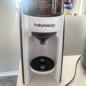SOLD Baby Brezza Formula Pro Advance